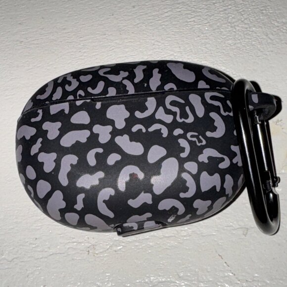 Beats by Dr. Dre Studio Buds - Black With Leopard Silicone Case EUC - Picture 10 of 13